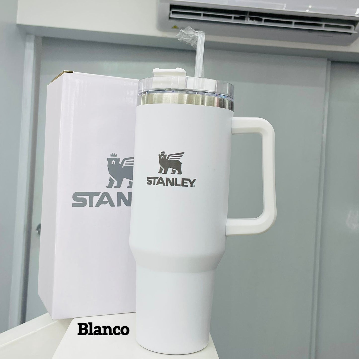 Combo Promocional: Audífonos Diadema AirPods Max 1.1 + Termo Stanley 40 oz
