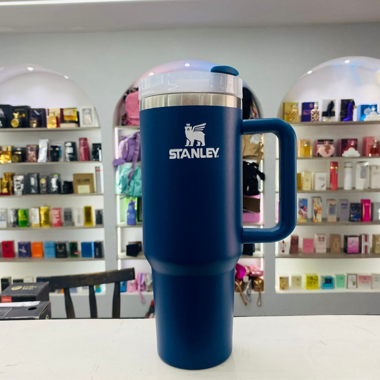Combo Promocional: Audífonos Diadema AirPods Max 1.1 + Termo Stanley 40 oz